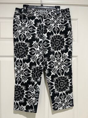 Chico’s Black & White Floral Print Cropped Jeans